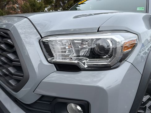 Used 2021 Toyota Tacoma TRD Off-Road w/ Technology Package image 6