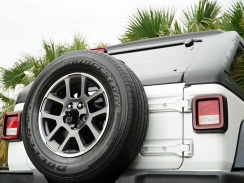 Used 2018 Jeep Wrangler Unlimited Sport S image 8