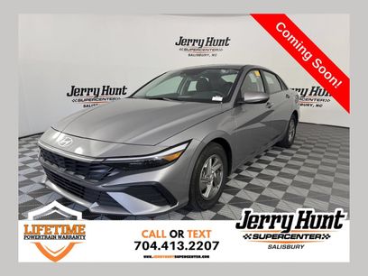 Used 2025 Hyundai Elantra SE