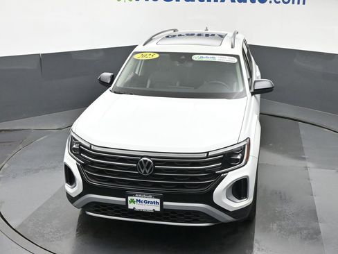 Used 2025 Volkswagen Atlas Peak Edition SE AWD/4WD image 30