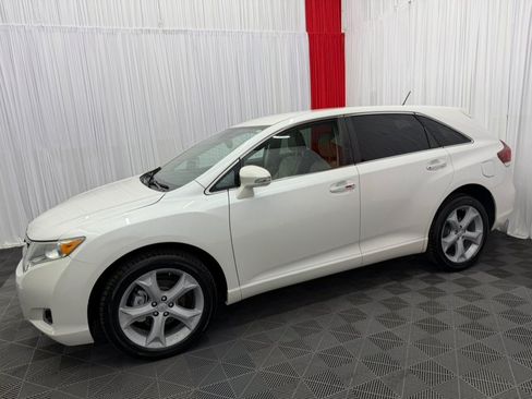 Used 2013 Toyota Venza XLE FWD image 3