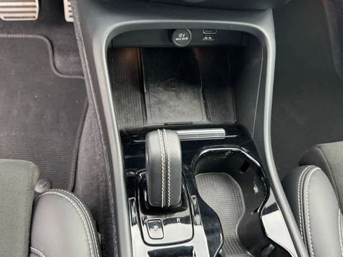 Used 2022 Volvo XC40 T5 R-Design w/ Advanced Package image 21