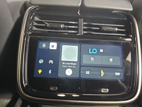 Used 2023 Rivian R1S Adventure AWD/4WD image 30