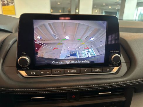 Used 2025 Nissan Rogue SV image 25