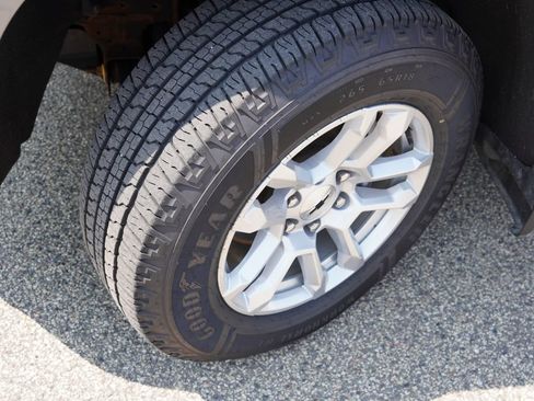 Used 2019 Chevrolet Silverado 1500 RST AWD/4WD image 13
