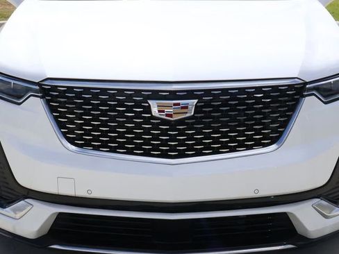 Used 2023 Cadillac XT6 Premium Luxury w/ Technology Package image 8