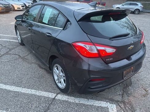 Used 2018 Chevrolet Cruze LT w/ Convenience Package image 14