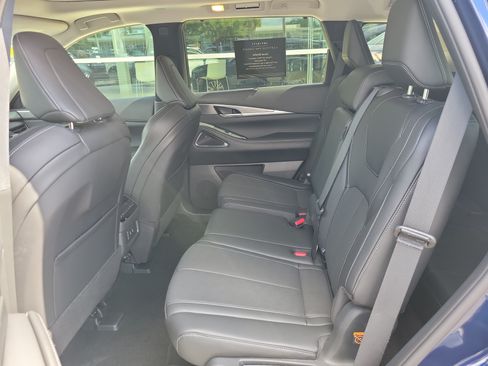 Certified 2026 INFINITI QX60 Luxe w/ Cargo Package FWD image 16