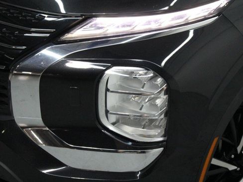 Used 2022 Mitsubishi Outlander ES image 2