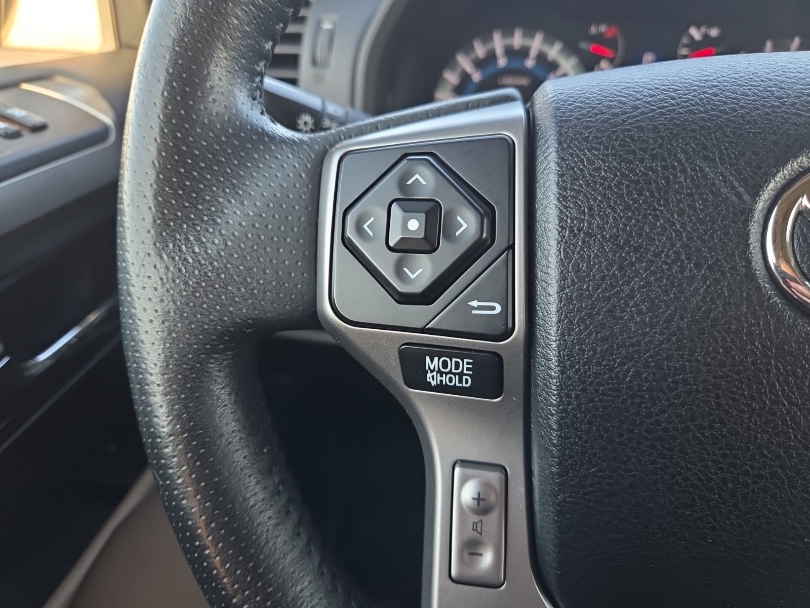 Used 2018 Toyota 4Runner Limited AWD/4WD image 26