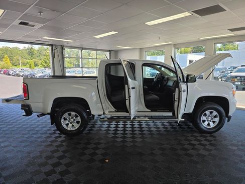 Used 2019 GMC Canyon 2WD Crew Cab w/ Convenience Package image 16