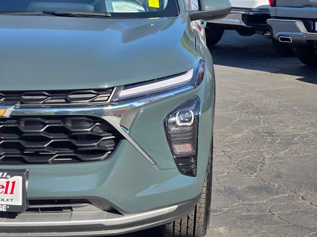 Used 2025 Chevrolet Trax LT FWD image 3