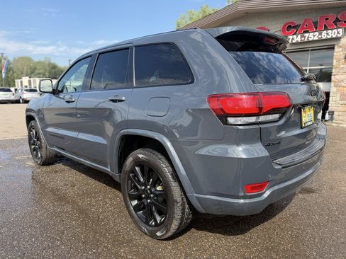 Used 2018 Jeep Grand Cherokee Altitude AWD/4WD image 5