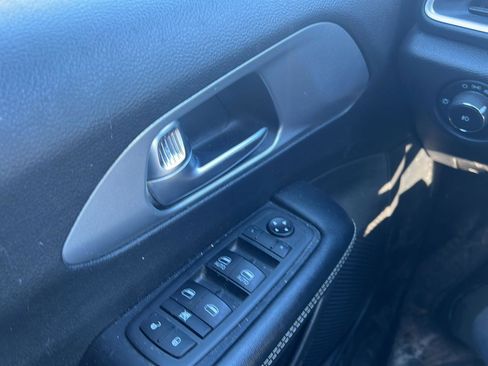 Used 2020 Chrysler Pacifica Touring-L w/ S Appearance Package image 22