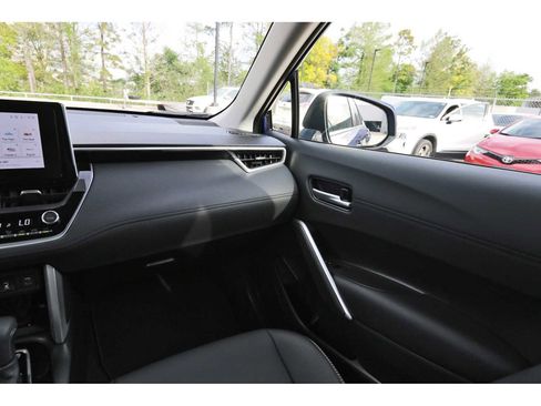 Used 2024 Toyota Corolla Cross XLE w/ Convenience Package FWD image 8