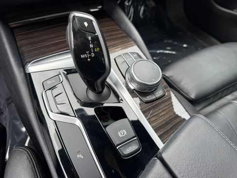 Used 2019 BMW 530i w/ Convenience Package RWD image 31