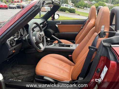 Used 2008 MAZDA MX-5 Miata Grand Touring RWD image 6