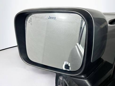 Used 2017 Jeep Renegade Limited w/ Advanced Technology Group AWD/4WD image 16