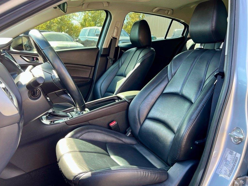 Used 2018 MAZDA MAZDA3 Touring FWD image 10