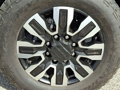 Certified 2025 GMC Sierra 2500 Denali Ultimate image 8