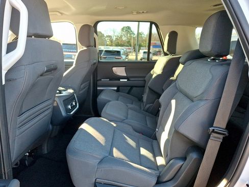 Certified 2025 Ford Expedition Active image 9