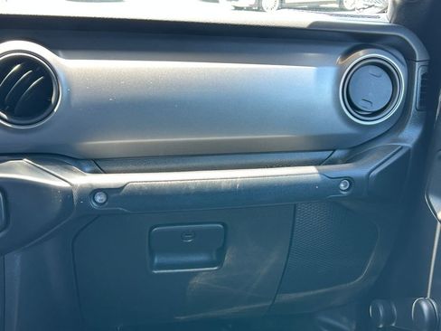 Used 2023 Jeep Gladiator Sport AWD/4WD image 25