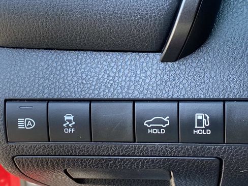 Used 2019 Toyota Camry LE FWD image 18