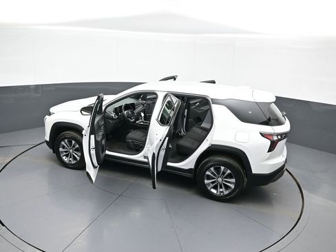 Used 2025 Chevrolet Equinox LT FWD image 42