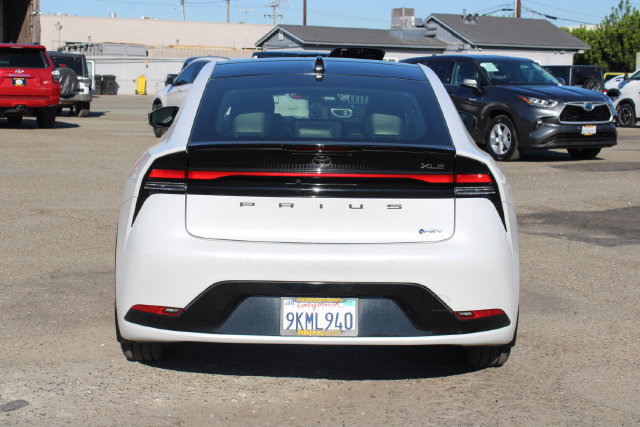 Used 2024 Toyota Prius XLE FWD image 4