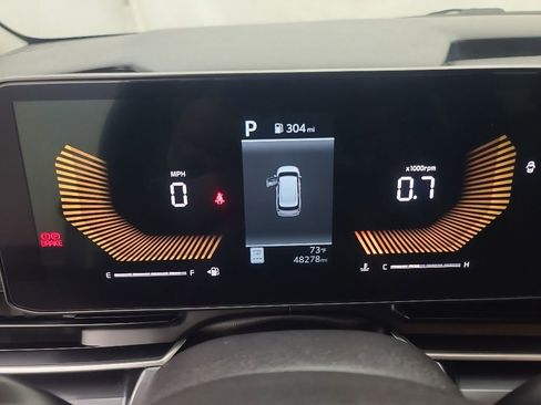 Used 2025 Kia Carnival FWD image 29