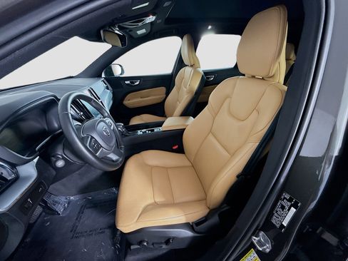 Used 2020 Volvo XC60 T6 Momentum image 22