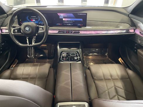 Used 2024 BMW i7 xDrive60 AWD/4WD image 30