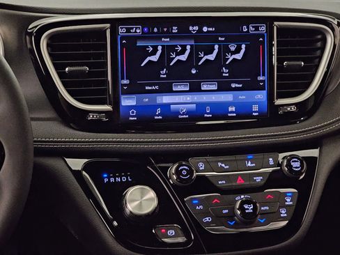 New 2026 Chrysler Pacifica Select image 17