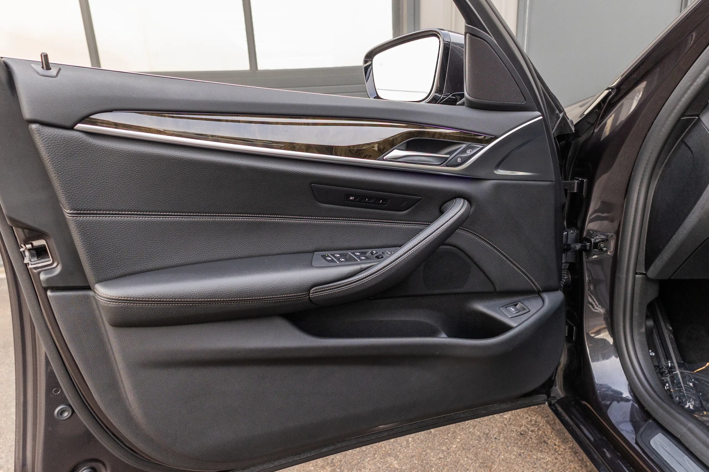Used 2019 BMW 540i w/ Premium Package RWD image 9