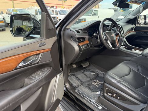 Used 2019 Cadillac Escalade ESV Luxury RWD image 20