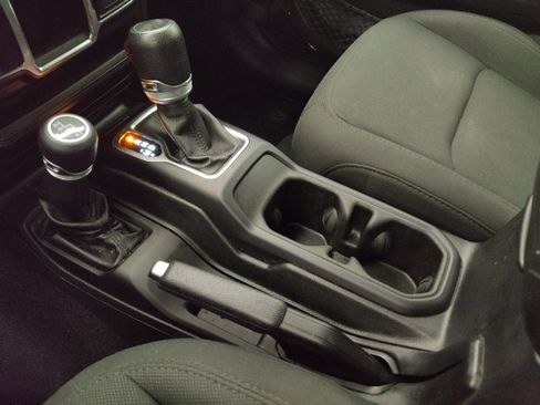 Used 2019 Jeep Wrangler Sport AWD/4WD image 26