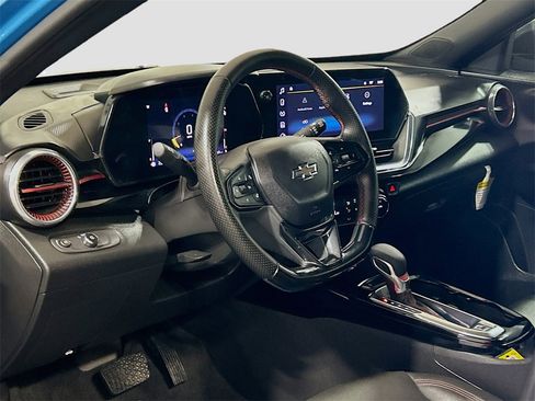 Used 2025 Chevrolet Trax RS w/ Driver Confidence Package image 7