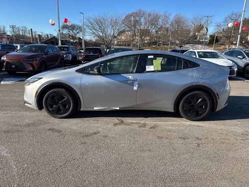 New 2026 Toyota Prius LE FWD image 4