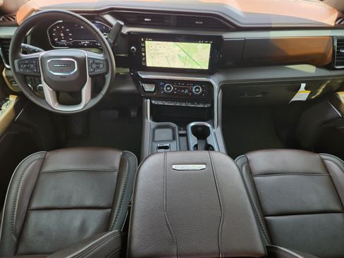 Used 2025 GMC Sierra 2500 Denali AWD/4WD image 8