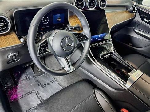Used 2025 Mercedes-Benz GLC 350e 4MATIC image 9