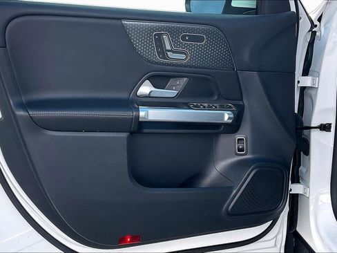 Used 2025 Mercedes-Benz GLB 250 4MATIC image 22