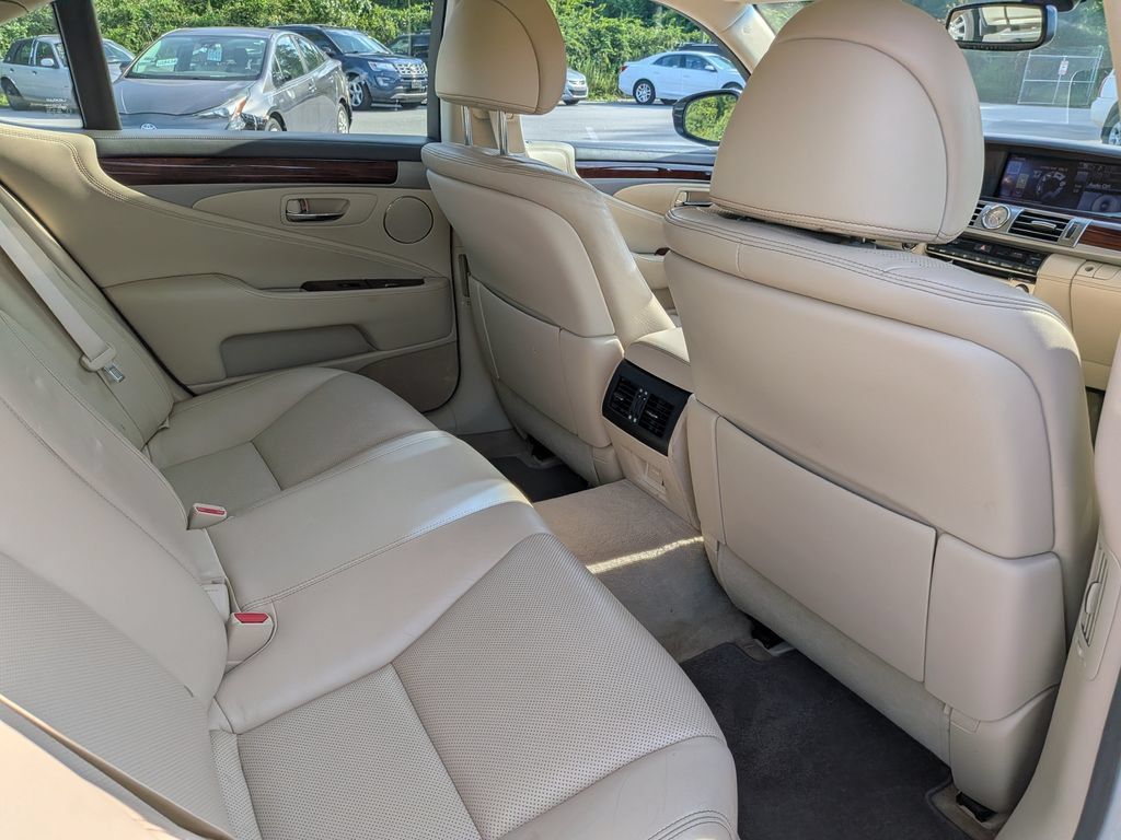 Used 2013 Lexus LS 460 w/ Comfort Pkg RWD image 25