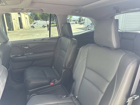 Used 2021 Honda Pilot Elite image 16