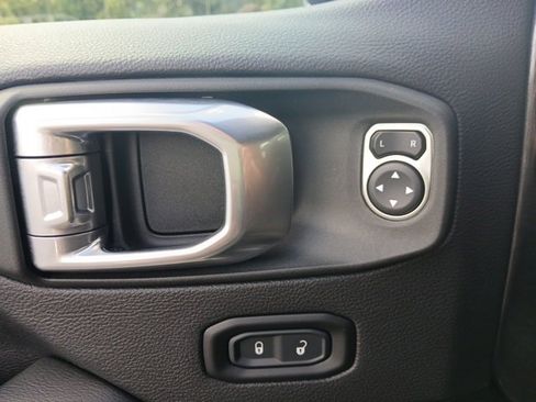 Certified 2022 Jeep Wrangler Unlimited Sahara w/ LED Lighting Group image 31