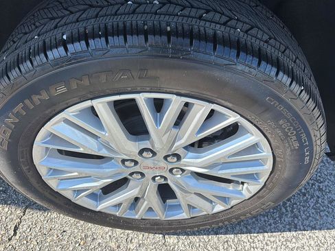 Used 2025 GMC Acadia Elevation w/ Elevation Premium Package FWD image 11