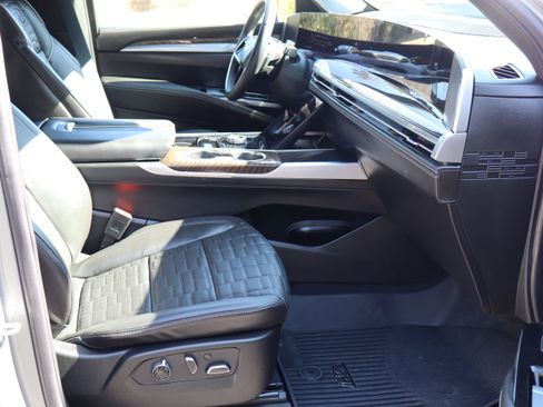 Used 2026 Cadillac Escalade Platinum Sport w/ LPO, ONYX Package image 23