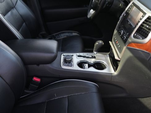 Used 2011 Jeep Grand Cherokee Overland image 17