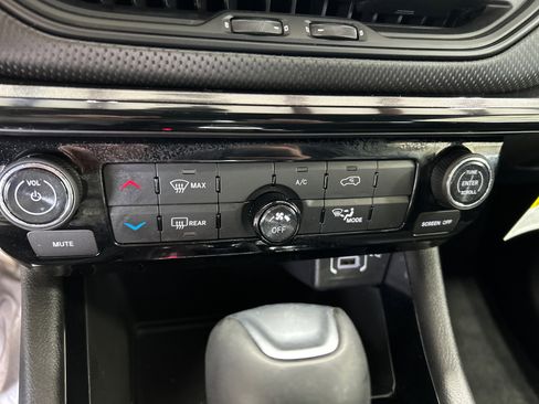 New 2026 Jeep Compass Latitude AWD/4WD image 26