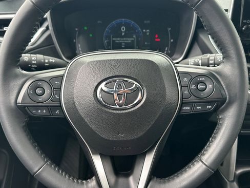 Used 2023 Toyota Corolla Cross XLE w/ Convenience Package AWD/4WD image 20