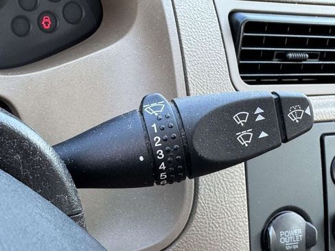 Used 2007 Ford Focus S FWD image 12